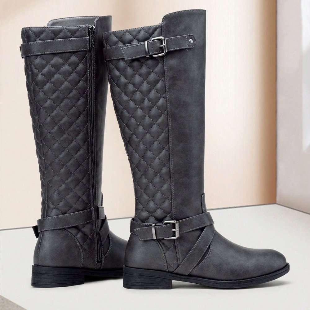 NWOT Elegant Gray Quality Leather Knee-High Woman Boots